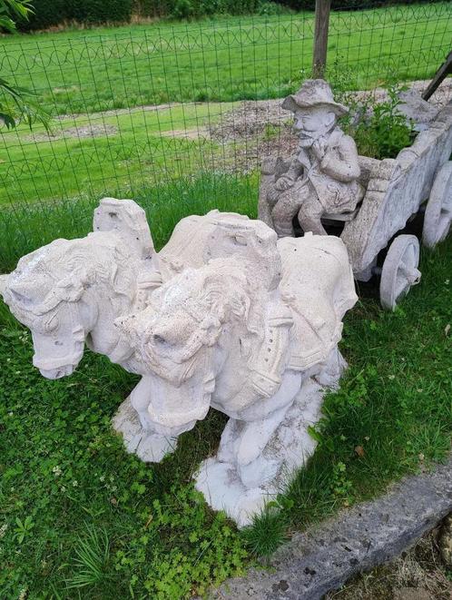 stenen TUIN BEELD paarden met koets en boer zit er boven op, Tuin en Terras, Tuinbeelden, Gebruikt, Dierenbeeld, Overige materialen