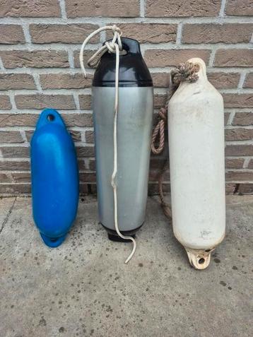 Set van 3 fenders beschikbaar voor biedingen