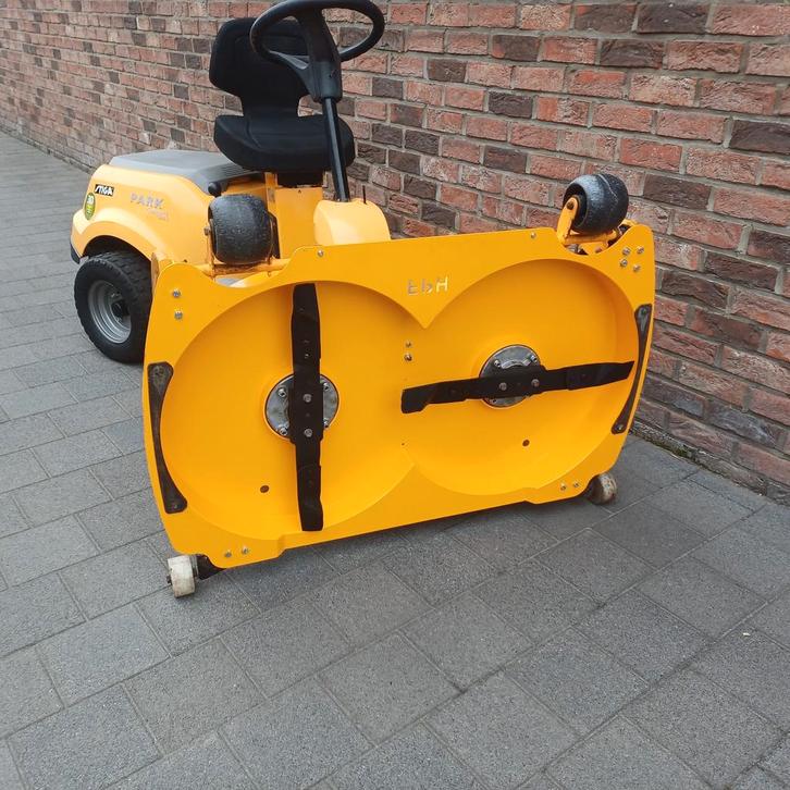 Zitmaaier stiga park hst 16 Frontmaaier 👉nieuw maaidek, Tuin en Terras, Zitmaaiers, Zo goed als nieuw, Ophalen