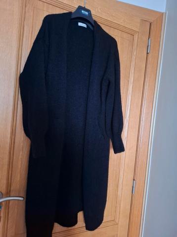 Lange wintergilet zwart beschikbaar voor biedingen