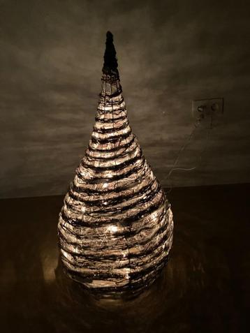 Kerstpiramide met lichtjes erin NiEUW beschikbaar voor biedingen