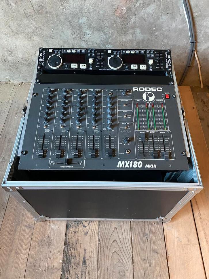 Flightcase: met Rodec mx-180 MK III bekijk beschrijving, Muziek en Instrumenten, Dj-sets en Draaitafels, Zo goed als nieuw, Dj-set
