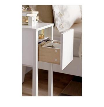 Table de chevet beschikbaar voor biedingen