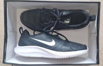 Loopschoenen Nike Todos RN zwart/wit 43 beschikbaar voor biedingen