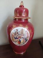 Rood-gouden dekselvaas met genre-medaillon, Antiek en Kunst, Ophalen