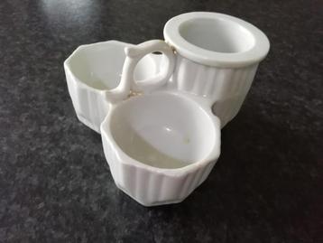 Porseleinen retro peper, zout en .... beschikbaar voor biedingen
