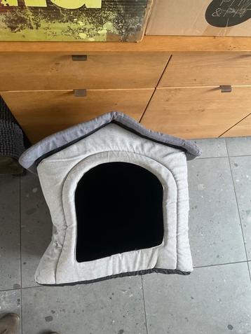 Huisje hond beschikbaar voor biedingen