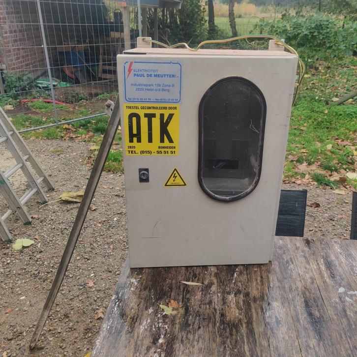 Werfkast te koop 230V/400V (+aardingspin/draad), Doe-het-zelf en Bouw, Elektriciteit en Kabels, Gebruikt, Overige typen, Ophalen