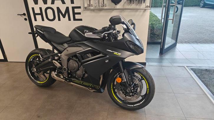 Superpromo Triumph Daytona 660, Motoren, Motoren | Triumph, Bedrijf, Sport, meer dan 35 kW, 3 cilinders, Motorrijbewijs A, ABS