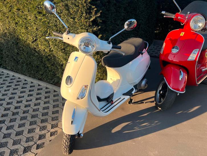 Vespa LX 125cc in nieuwstaat, Fietsen en Brommers, Brommers | Vespa, Zo goed als nieuw, Ophalen