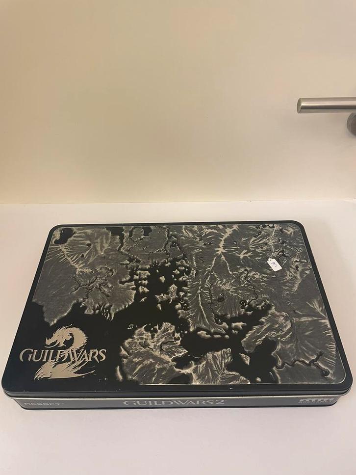Blikken doos Guild Wars 2 Collector's Edition - Zeldzaam!, Games en Spelcomputers, Games | Overige, Zo goed als nieuw, Ophalen of Verzenden
