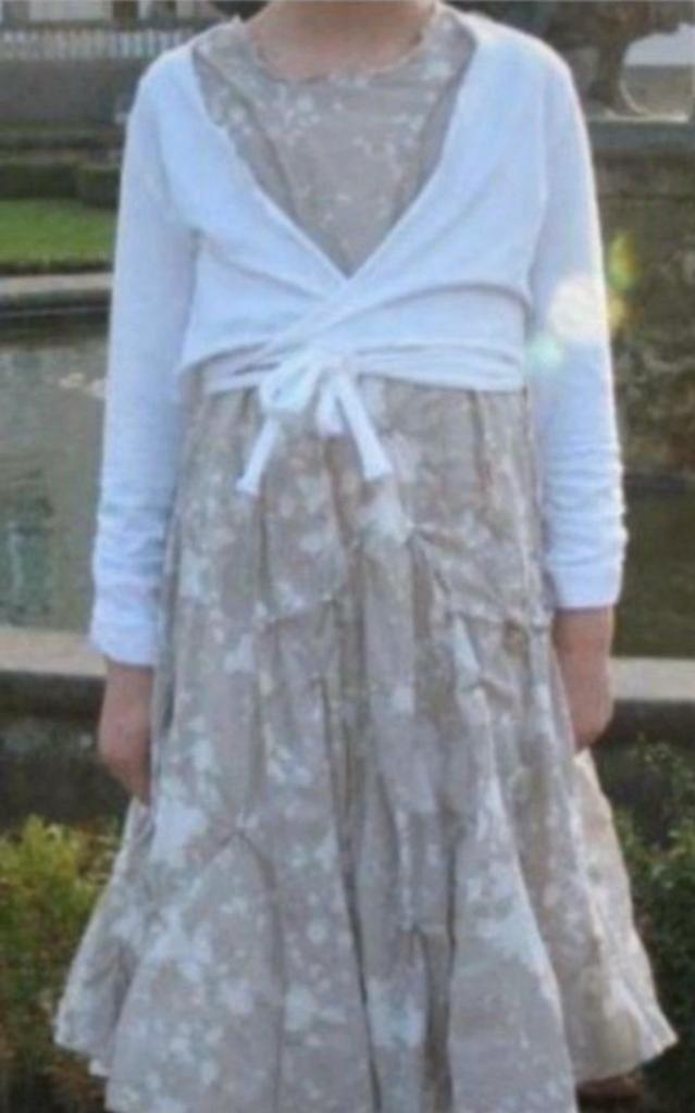 witte bolero en beige kleedje,2 stuks,merk Gymp,maat 128-134, Kinderen en Baby's, Kinderkleding | Maat 134, Gebruikt, Meisje, Jurk of Rok