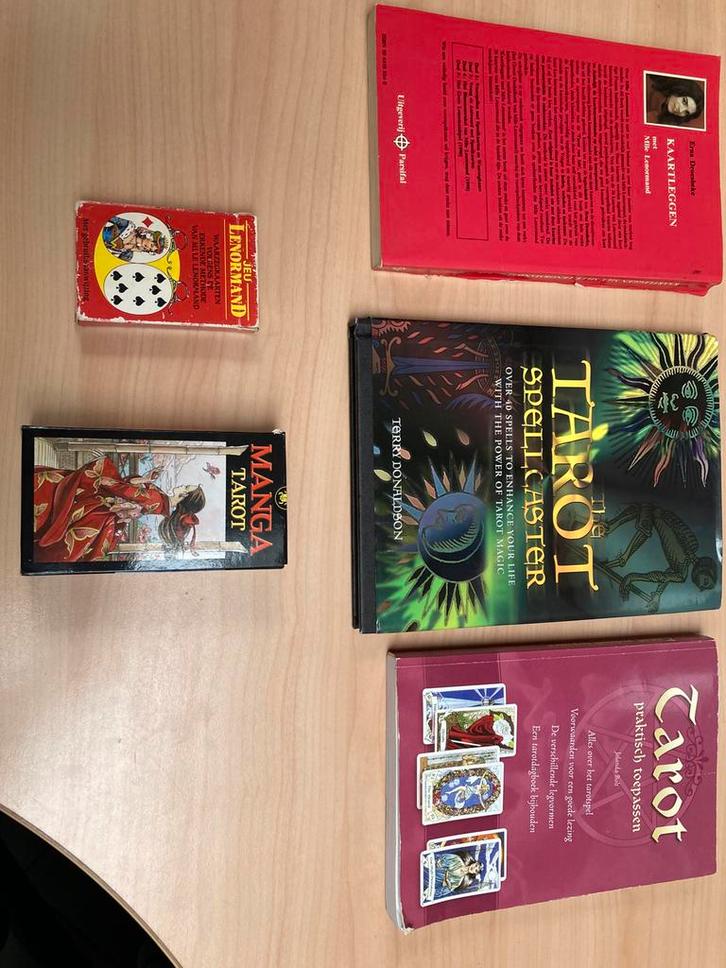 Tarot boeken en kaarten, Boeken, Esoterie en Spiritualiteit, Zo goed als nieuw, Ophalen