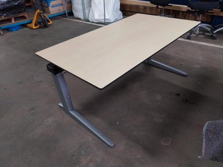 Diverse bureaus, Huis en Inrichting, Bureaus, Bureau, Elektrisch, Ophalen