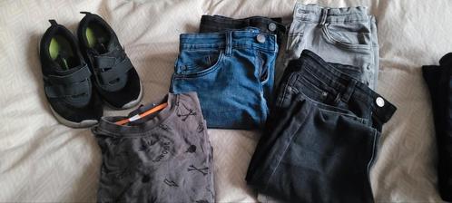 Jeans broeken en 2 shorts heel goede staat, Enfants & Bébés, Paquets de vêtements pour enfants, Comme neuf, Enlèvement