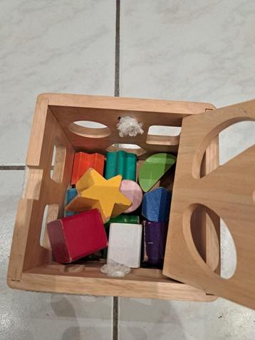 houten kubus beschikbaar voor biedingen