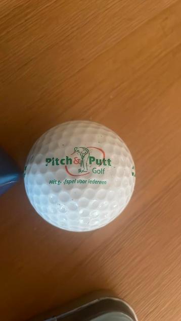 Pitch & Putt golfbal met logo beschikbaar voor biedingen