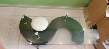 Table salon en forme de S beschikbaar voor biedingen