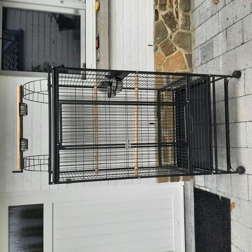 Kooi voor kleine papegaaien of parkieten in zeer goede staat, Dieren en Toebehoren, Vogels | Hokken en Kooien, Ophalen
