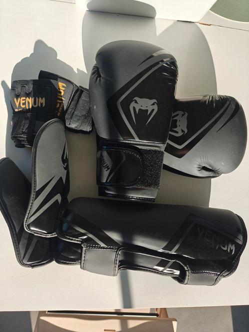 Venom contender 2.0 (12oz handschoen, L scheenbeschermer), Sport en Fitness, Boksen, Zo goed als nieuw, Bokshandschoenen, Ophalen of Verzenden
