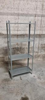 Metalen Rek, Ophalen