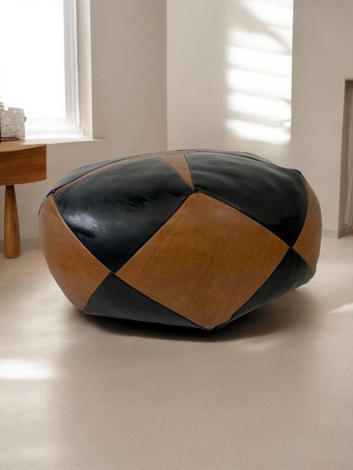 vintage bruin zwart patchwork  poef seventies, Huis en Inrichting, Zetels | Voetbanken en poefs, Ophalen of Verzenden