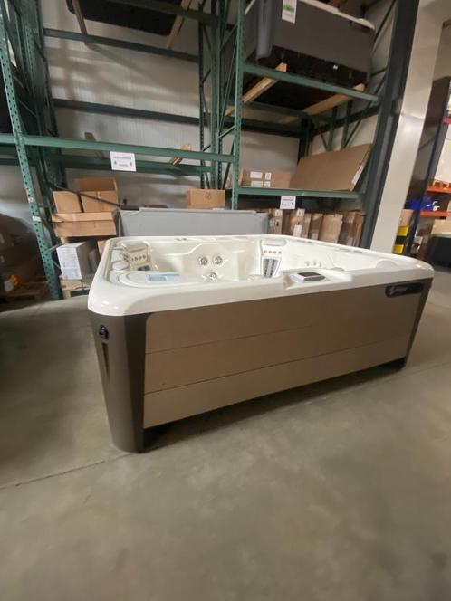 HotSpring Spa Grandee bouwjaar 2020 (met Gervi garantie), Tuin en Terras, Bubbelbaden en Hottubs, Zo goed als nieuw, Vast, Afdekzeil