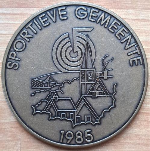 Medaille 'sportieve gemeente 1985 Bloso, Postzegels en Munten, Penningen en Medailles, Brons, Ophalen of Verzenden