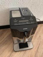 siemens EQ3 s300 avec chauffe-tasses, Electroménager, Comme neuf, Tuyau à Vapeur, Cafetière, 10 tasses ou plus