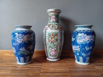 Set Chinese / Oosterse porseleinen vazen beschikbaar voor biedingen