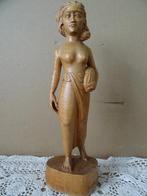 Indonesisch beeld vrouw met varken 25cm Bali of Sumatra 1970, Antiek en Kunst, Ophalen of Verzenden