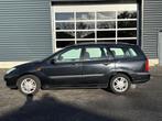 Ford Focus Wagon 1.6-16V Trend, airco, trekhaak, Auto's, Gebruikt, 4 cilinders, Zwart, 1080 kg