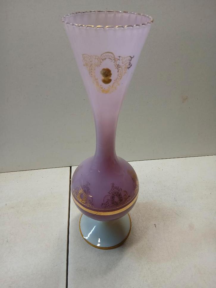 Mooie opaline vaas 1950-1960, Antiek en Kunst, Antiek | Vazen, Ophalen of Verzenden