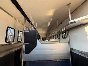 Paardenvrachtwagen voor 7 paarden