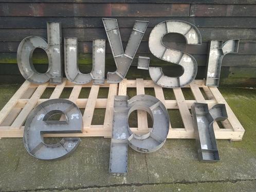 Grote metalen industriële gevelletters, Verzamelen, Merken en Reclamevoorwerpen, Zo goed als nieuw, Ophalen