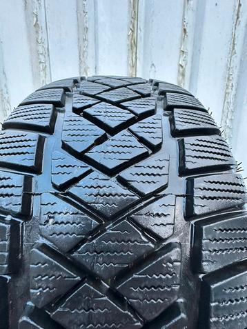 225/50/16 4season banden merk dunlop met 6-7mm profiel beschikbaar voor biedingen