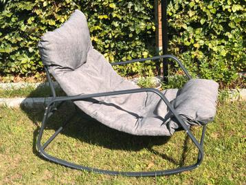 Schommelstoel voor binnen en buiten. beschikbaar voor biedingen