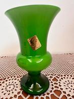 Vase en verre opalin vert – Opalino Italie, Antiek en Kunst, Antiek | Vazen, Ophalen