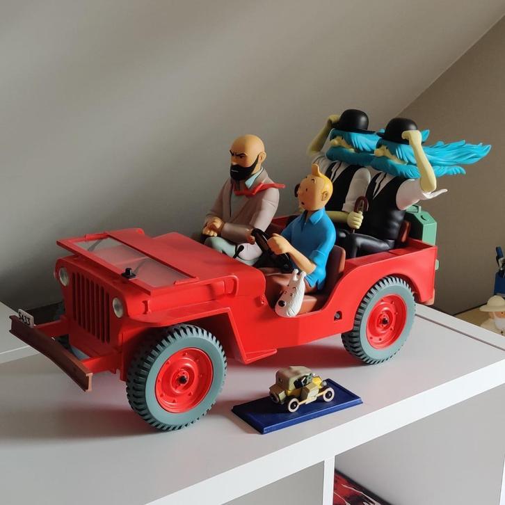Figurine Tintin - la jeep rouge St emett, Verzamelen, Stripfiguren, Gebruikt, Beeldje of Figuurtje, Kuifje, Ophalen of Verzenden