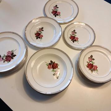 Vintage servies  beschikbaar voor biedingen