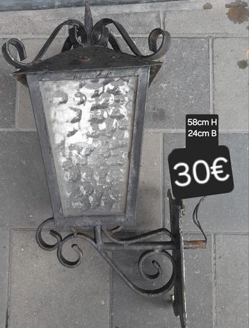 Gietijzeren muurverlichting beschikbaar voor biedingen