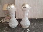 Twee Opaline Melkglas Opaalglas Bloemen Vaas, Antiek en Kunst, Ophalen