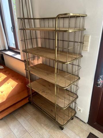 Prachtig bakkersrek van goudgekleurd metaal en hout beschikbaar voor biedingen