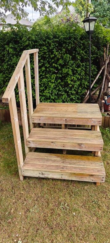 Houten trap stacaravan  beschikbaar voor biedingen