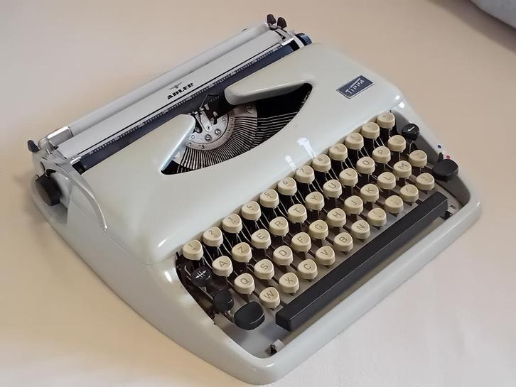 GRATIS draagbare Adler Tippa uit de jaren 60, Diversen, Typemachines, Gebruikt, Ophalen