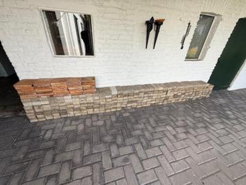 BETONKLINKERS & ORANJE tegels beschikbaar voor biedingen