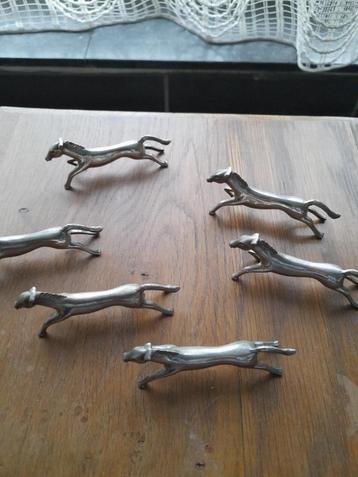 Messenlegger, besteksteun, paardjes beschikbaar voor biedingen