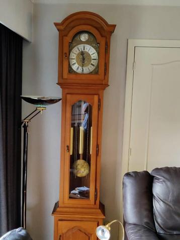 Horloge sur pied en chêne naturel