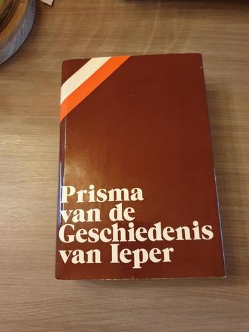 (IEPER) Prisma van de geschiedenis van Ieper.