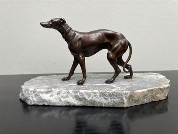 Statue en bronze antique Greyhound